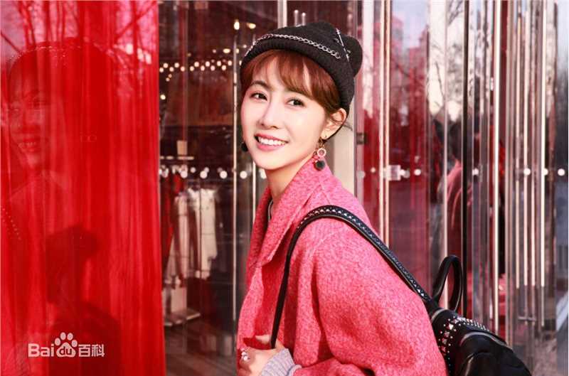 李芯逸街拍图片图册