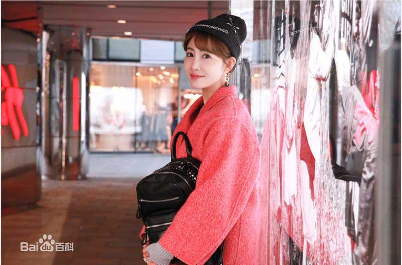 李芯逸街拍图片图册