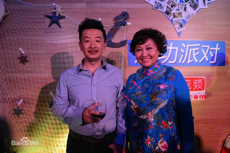 徐松子活动照片图册