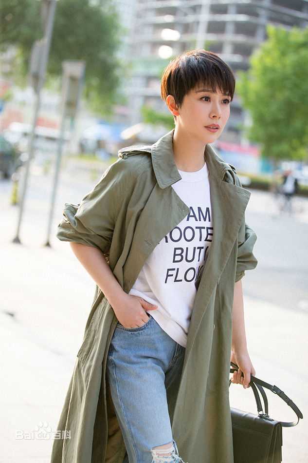 海清(Christina)牛仔风时尚街拍前后照片