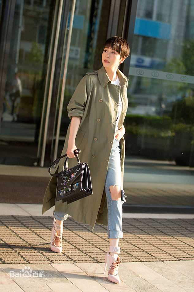 海清(Christina)牛仔风时尚街拍前后照片