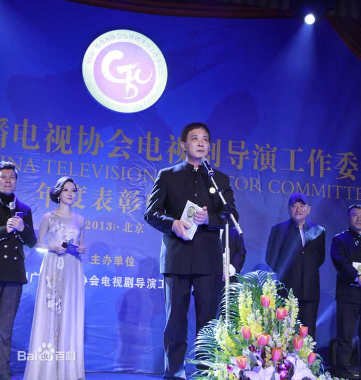 阎建钢出席活动照性感图片壁纸