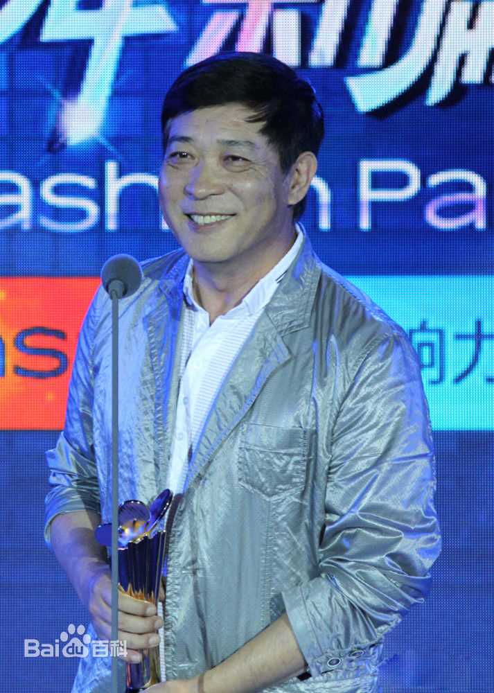 阎建钢出席活动照性感图片壁纸