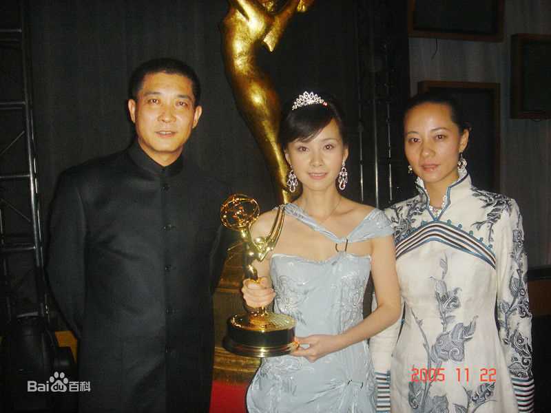 阎建钢出席活动照性感图片壁纸