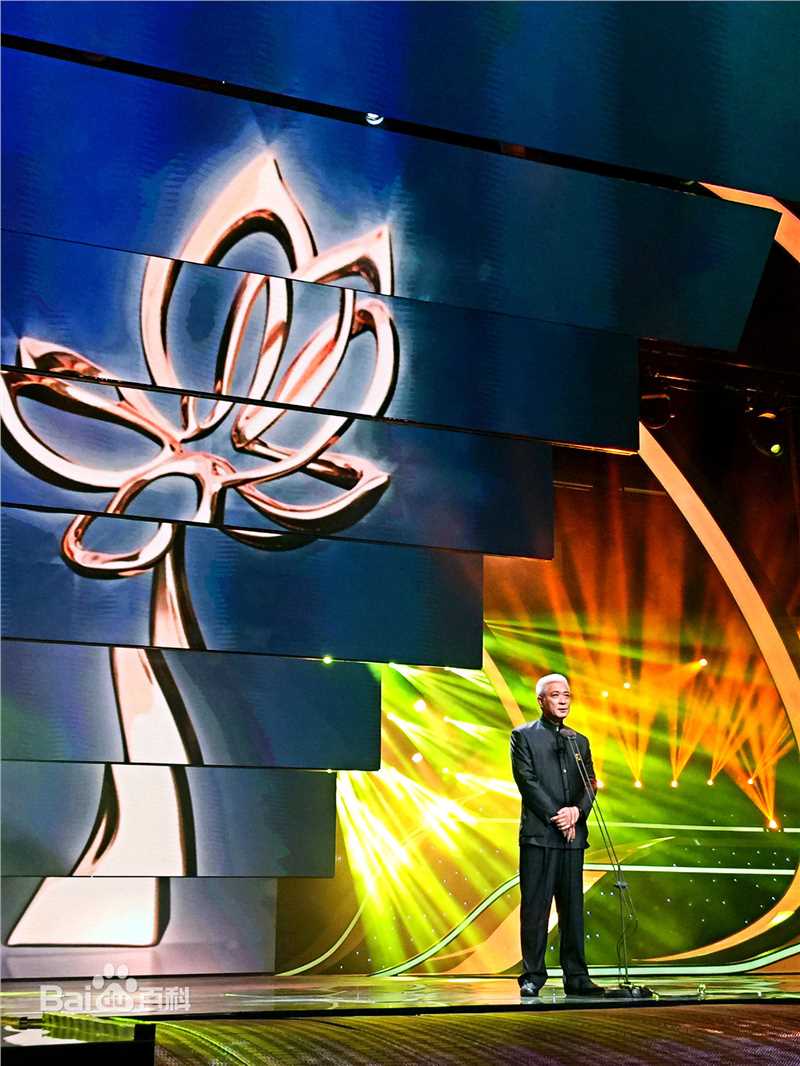 阎建钢出席活动照性感图片壁纸