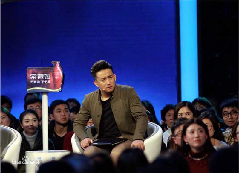 最新黄磊(Huang Lei)在录制《非诚勿扰》中的壁纸