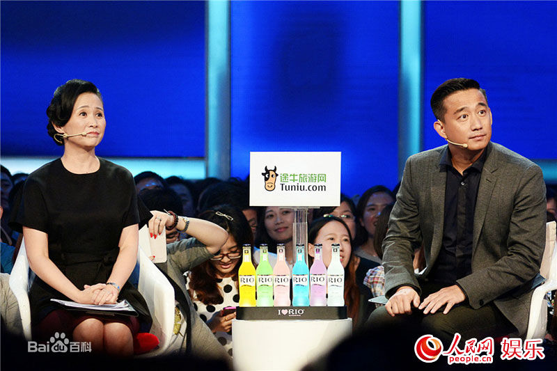 最新黄磊(Huang Lei)在录制《非诚勿扰》中的壁纸