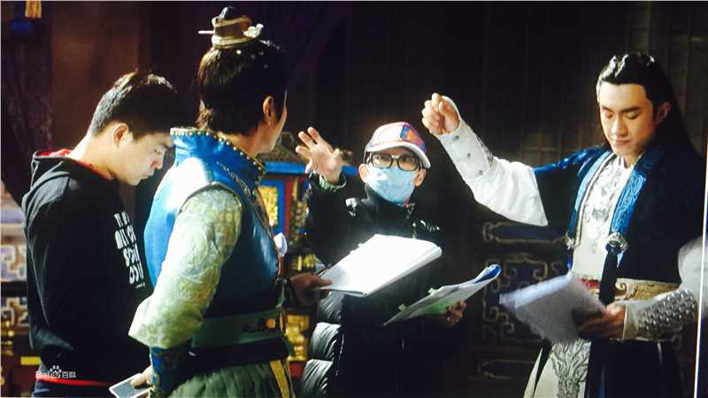 袁英明导演工作照图册