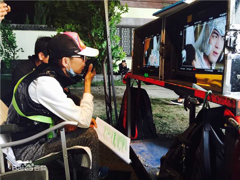 袁英明导演工作照图册