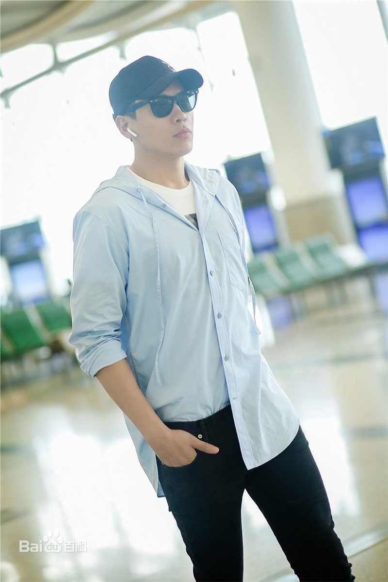 高云翔(Gavin Gao)机场街拍性感图片图集