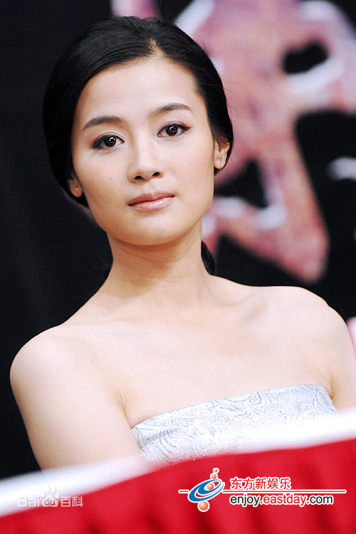 汤嬿活动照壁纸壁纸