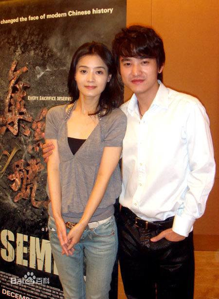 汤嬿活动照壁纸壁纸