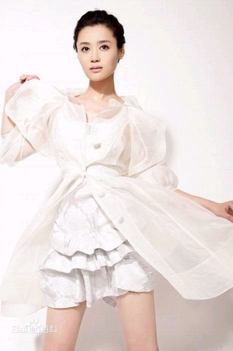 汤嬿活动照壁纸壁纸