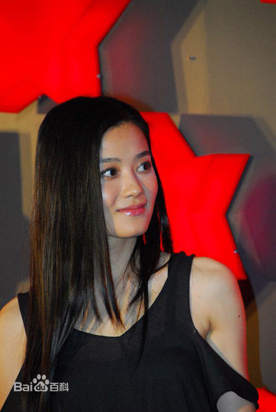 汤嬿活动照壁纸壁纸