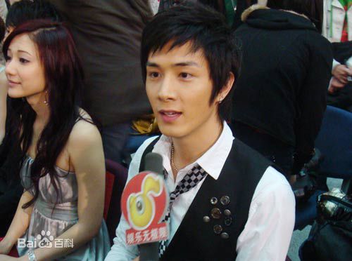 李承铉(Nathan Scott Lee、Lee Seung Hyun)舞动奇迹壁纸壁纸