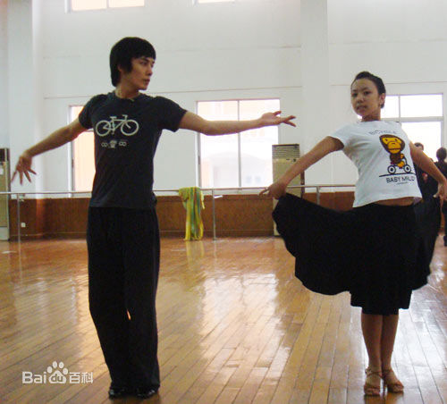 李承铉(Nathan Scott Lee、Lee Seung Hyun)舞动奇迹壁纸壁纸