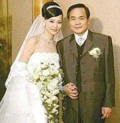 刘雪华(Leanne Lau)和丈夫邓育昆素颜照相册