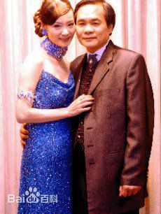 刘雪华(Leanne Lau)和丈夫邓育昆素颜照相册