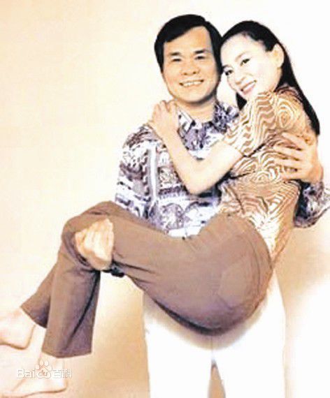 刘雪华(Leanne Lau)和丈夫邓育昆素颜照相册
