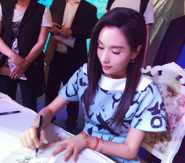 最全杨恭如(Kristy Yang)在《我和斐济有个约会》签售会现场中的壁纸