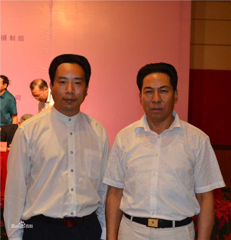 郭连文丹心育人素颜照壁纸