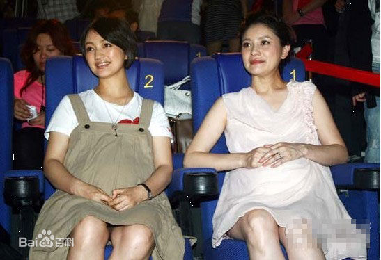 胡可参加公益活动生活照相册