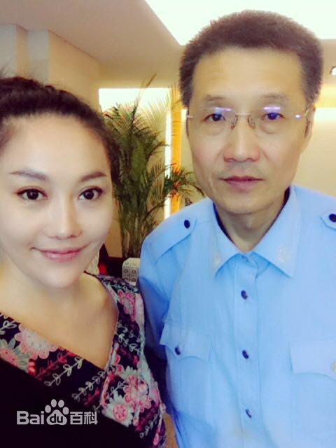 傅冲(Sasa)与亲友合影2前后照片