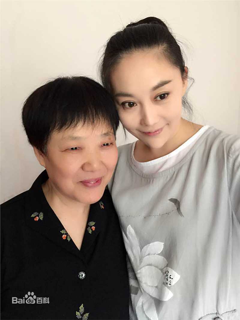 傅冲(Sasa)与亲友合影2前后照片