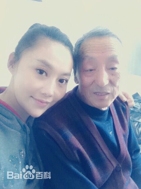 傅冲(Sasa)与亲友合影2前后照片