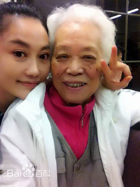 傅冲(Sasa)与亲友合影2前后照片