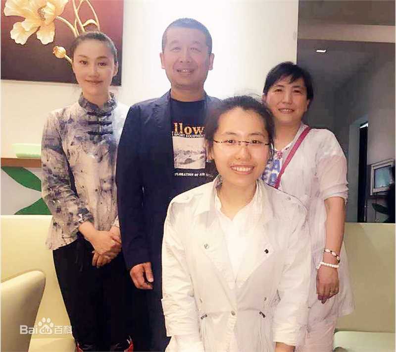 傅冲(Sasa)与亲友合影2前后照片