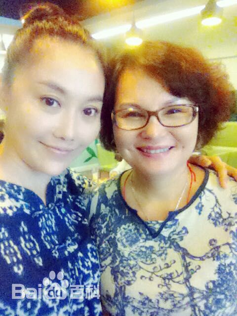 傅冲(Sasa)与亲友合影2前后照片