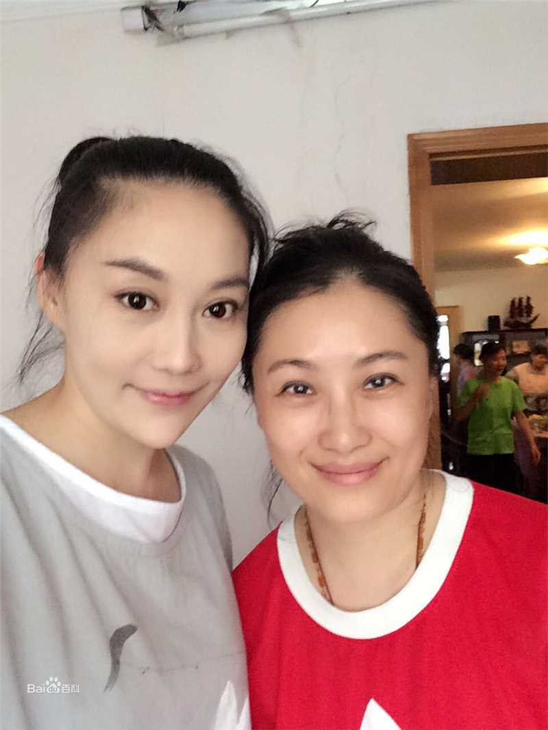 傅冲(Sasa)与亲友合影2前后照片