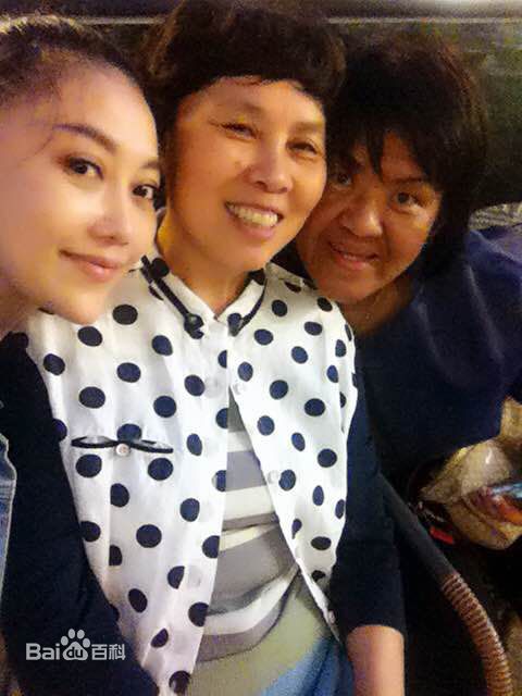 傅冲(Sasa)与亲友合影2前后照片