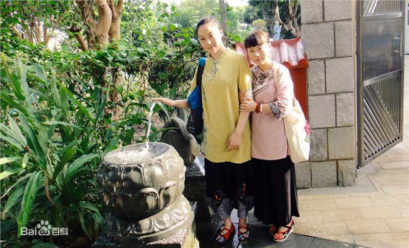 傅冲(Sasa)与亲友合影2前后照片