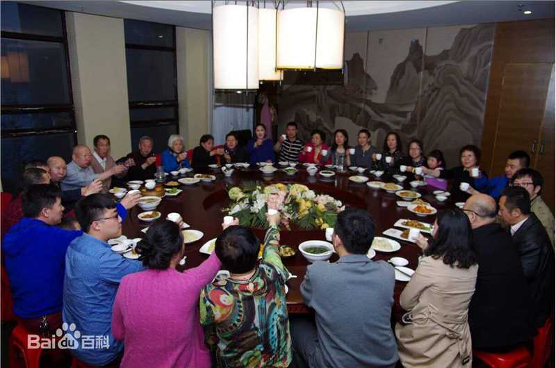 傅冲(Sasa)与亲友合影2前后照片