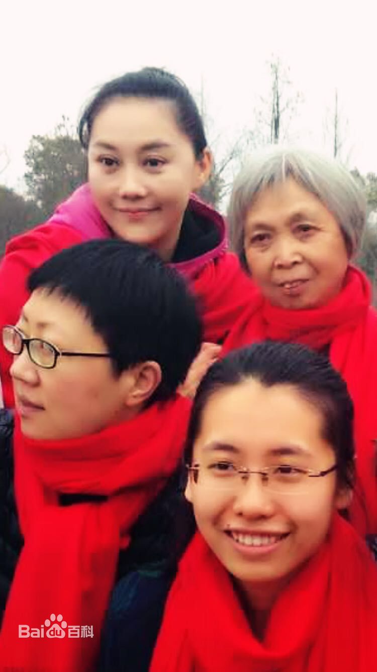 傅冲(Sasa)与亲友合影2前后照片