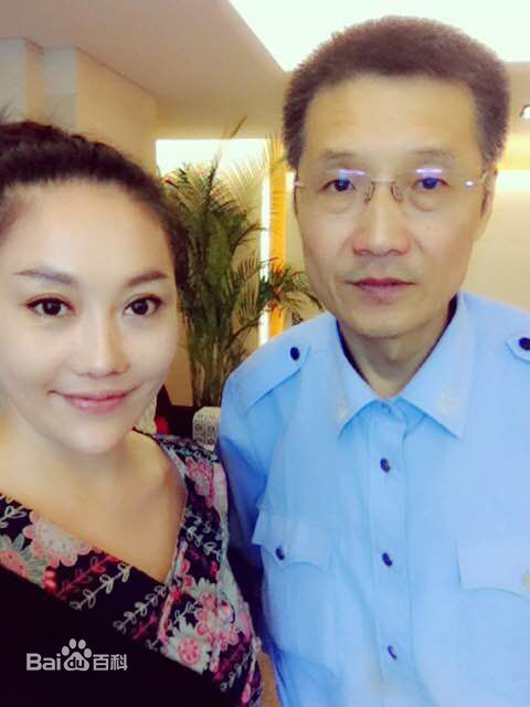 傅冲(Sasa)与亲友合影2前后照片