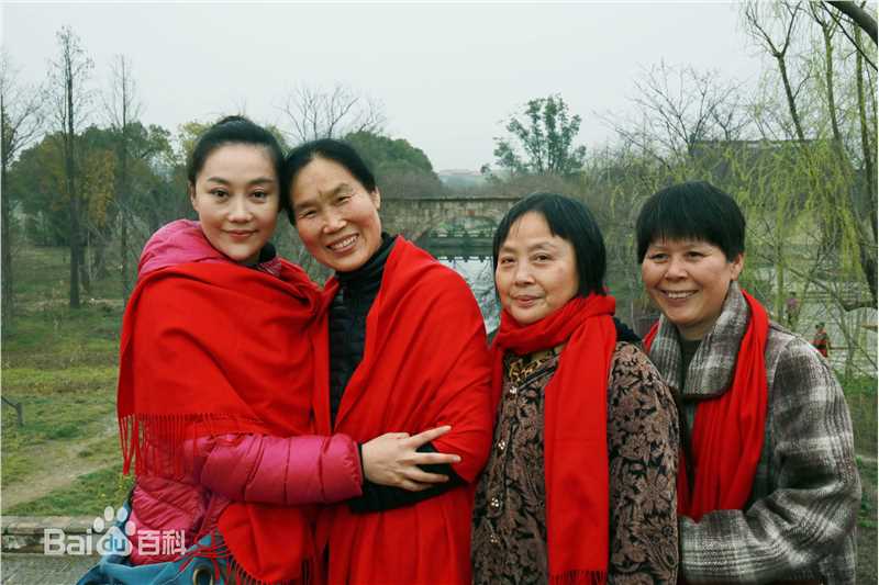 傅冲(Sasa)与亲友合影2前后照片