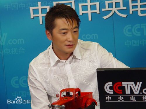 邵峰2007年接受CCTV采访前后照片