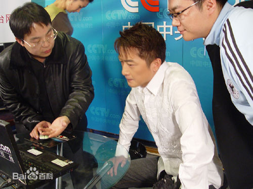 邵峰2007年接受CCTV采访前后照片