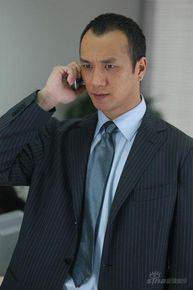 黄觉(Jue Huang)在2008年《破茧而出》饰翟仁伟中的