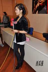 精选何洁(J.He)在2010.04.29《何年何月和大宝》上海站签售中的图册