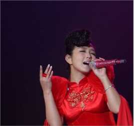 何洁(J.He)2011.1.24成都“想要回到 ”感恩音乐会性感图片图集