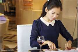 最新刘涛(Tamia Liu)在《恋者多喜欢》程雨中的图集