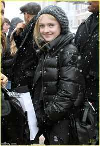 达科塔·范宁(Dakota Fanning)街拍壁纸壁纸