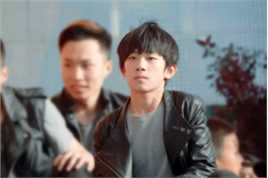 易烊千玺(Jackson)第六届北京欢乐谷街舞精英赛性感图片图集