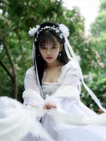 罗小伊(Royi)南笙古装前后照片