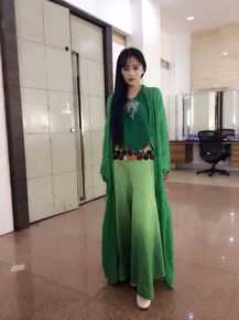 罗小伊(Royi)天天向上壁纸壁纸