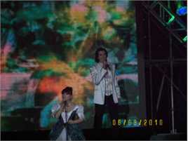 费翔(ChristianRandPhillips)天津演出照性感图片壁纸